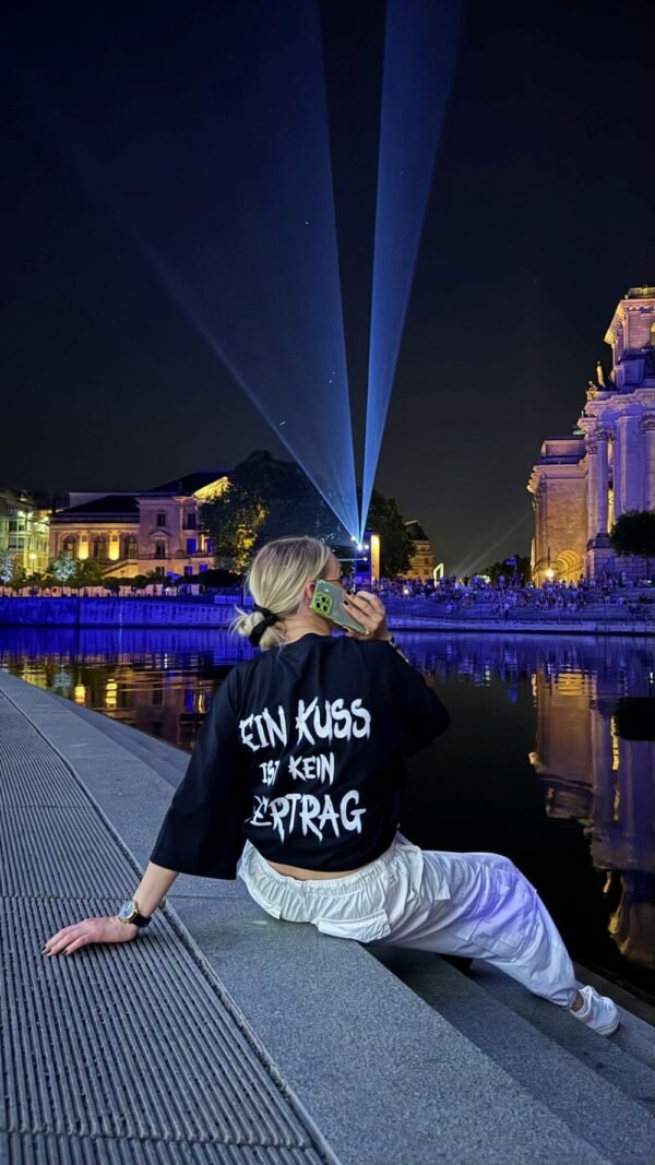 EIN KUSS - Image 2